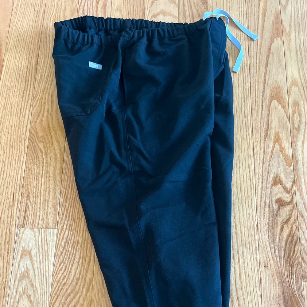 FIGS men’s scrub pants